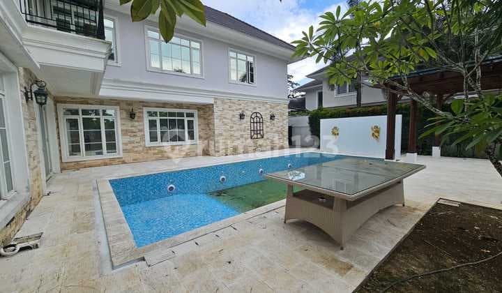 Rumah Mewah 2 Lantai Semi Furnished Ada Kolam Renang di Lippo Karawaci, Tangerang