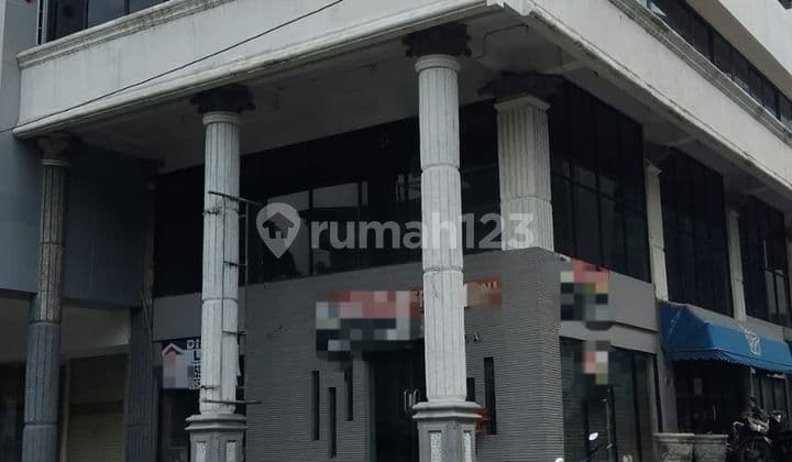 Ruko Gandeng Besar Pinggir Jalan Cikini Raya Cocok Untu Usaha