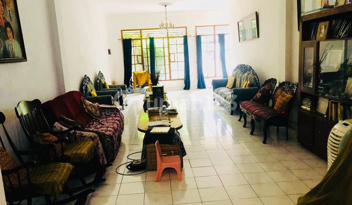 Rumah Tua di Jalan Cibeber Dekat Scbd Selong, Kebayoran Baru