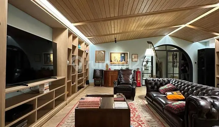 Rumah Spektakuler, di Pondok Indah, Bukit Golf