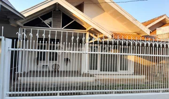 Rumah di Komplek Kompas, Petukangan Selatan, Jakarta Selatan