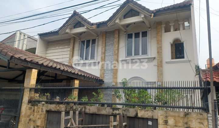 Rumah 2 Lantai, Bebas Banjir di Taman Meruya Ilir, Jakarta Barat
