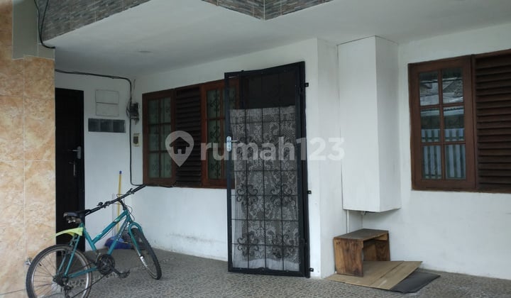 Rumah di Taman Meruya Ilir, Bebas Banjir, Dekat Pintu Tol