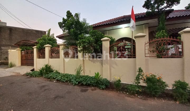 1-Story House Ready to Live, Neat and Well-Maintained, Flood-Free in Taman Meruya Ilir, West Jakarta.