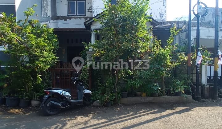 2-story house in Taman Meruya Ilir, West Jakarta