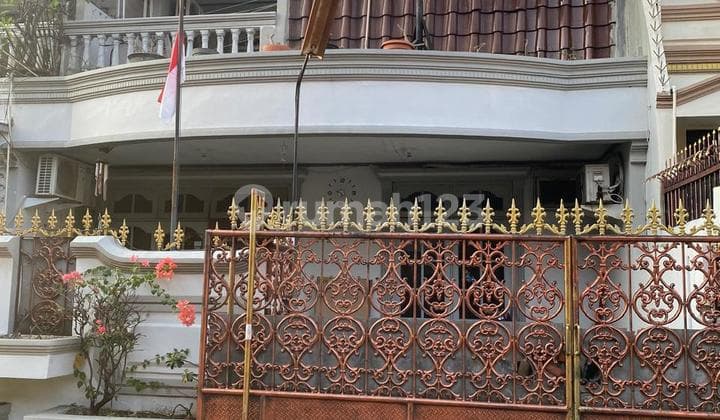 Two-story house in Sunrise Garden, West Jakarta