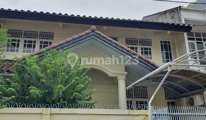 2-story Hook house in Taman Meruya Ilir, West Jakarta