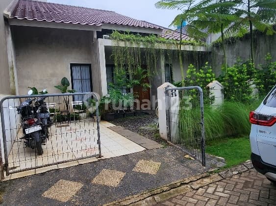 Turun Harga - Rumah 1 lantai sudah renovasi total depan taman di Nusa Loka BSD City