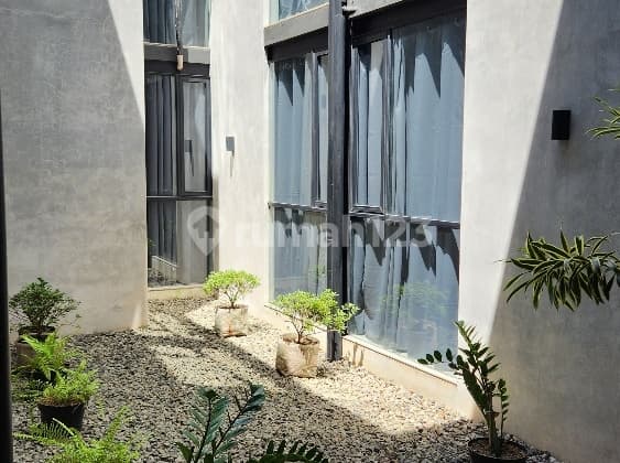 Ruang usaha Rumah Kos Brand New 30 Kamar di Bsd City