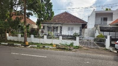 Rumah Lama Hitung Tanah Saja di Lokasi Premium di Cilaki Dekat Supratman Bandung Bisa Untuk Usaha Komersial