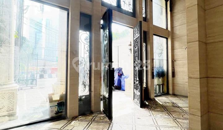 7-story building in Central Jakarta, prime location near Thamrin Residence/Shangrila, below market price