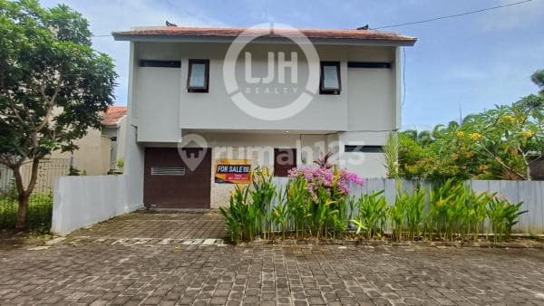 House For Sale In Residential Area, One Gate System, Close To Public Facilities, Only 2 KM To Garuda Wisnu Kencana
