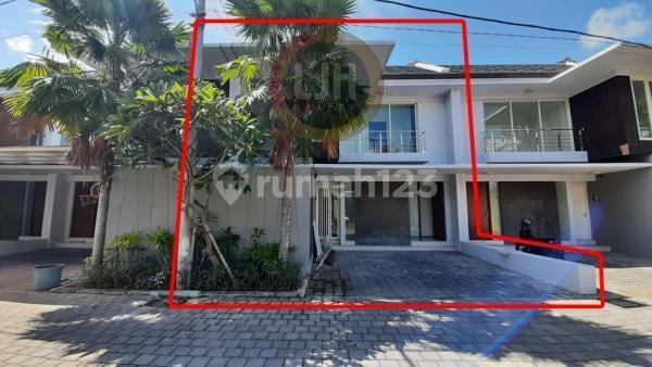 2 Storey Beautiful and Minimalist House with 3 Bedrooms. Close to Mall Bali Galeria and Airport Ngurah Rai