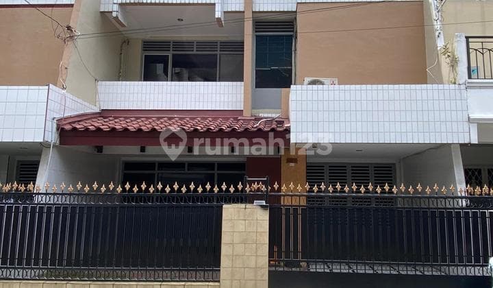 Disewa Rumah Semi Vila Jl. Diponegoro dalam, Medan-R 0831