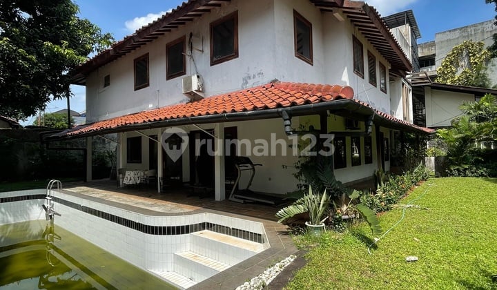 Rumah Tua Hitung Tanah Dalam Komplek Cilandak