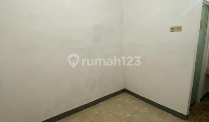 Comfortable boarding house near mall and MRT station