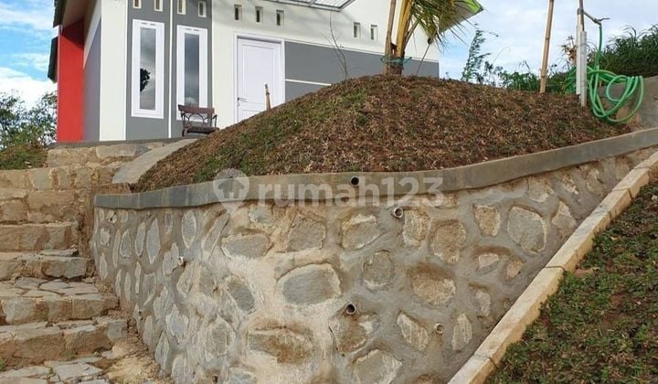 Rumah Villa Furnish Dengan Kebun Luas Dan Kandang Hewan Di Jenawi