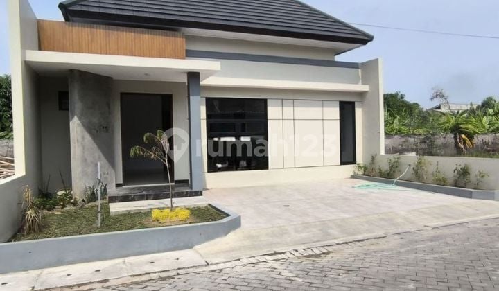 Rumah Mewah Cluster Dekat Pintu Tol Klodran Colomadu Karanganyar