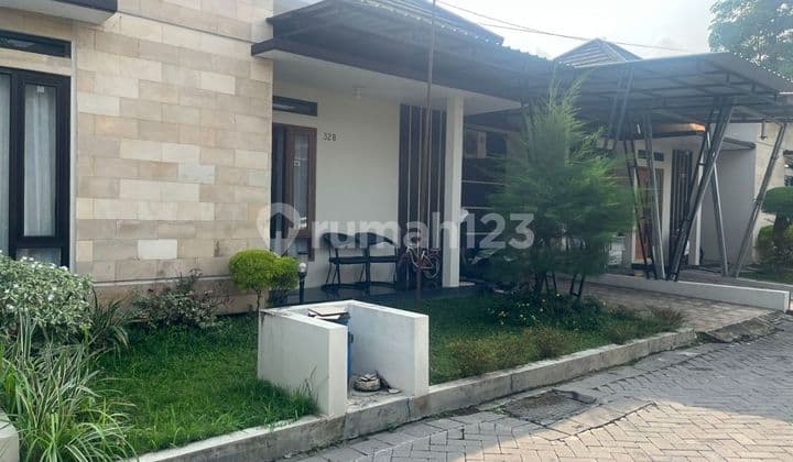 Rumah Cluster Elite dengan Fasilitas Kolam Renang di Gentan Solo