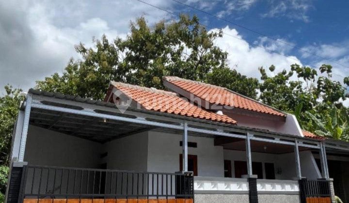 Rumah Baru 1,5 Lantai Bonus Pagar Kanopi Siap Pakai di Jati Gatak