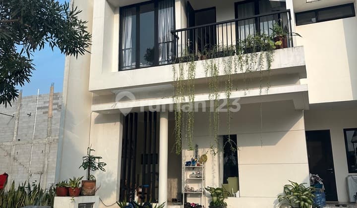 Rumah 2 Lantai, Dalam Cluster, Bebas Banjir di Graha Raya Bintaro