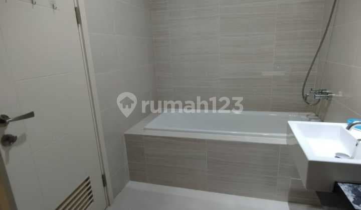 jual cepat rumah 2 lantai cantik dalam cluster summarecon serpong ( AR )