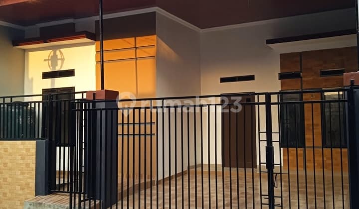 Jual Cepat Rumah Baru bergaya Minimalis di Pesona anggrek dkt SMB (ER)