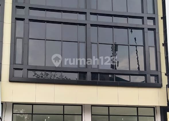 Disewakan Ruko 3 Lantai Siap Huni Pinggir Jl. Raya Transyogie