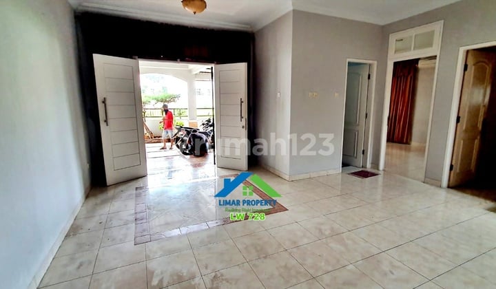 Disewakan Rumah Luas Siap Huni Lokasi Favourite Legenda Wisata