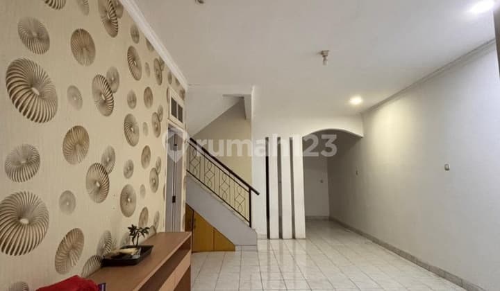 Rumah 2 Lantai Siap Huni dan Strategis di Legenda Wisata Cibubur