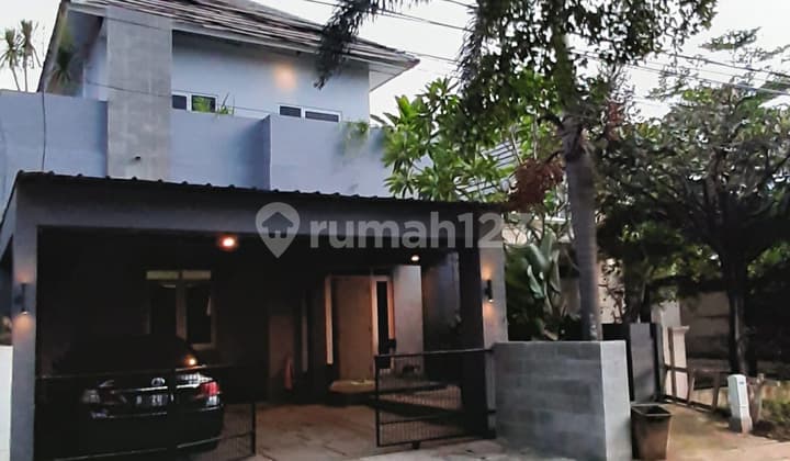 Rumah minimalis 2 Lantai Depan Taman Bukit Golf Riverside Cibubur