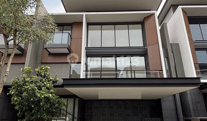 Rumah modern 3lt baru dan luas serta siap huni di NavaPark BSD harga nego