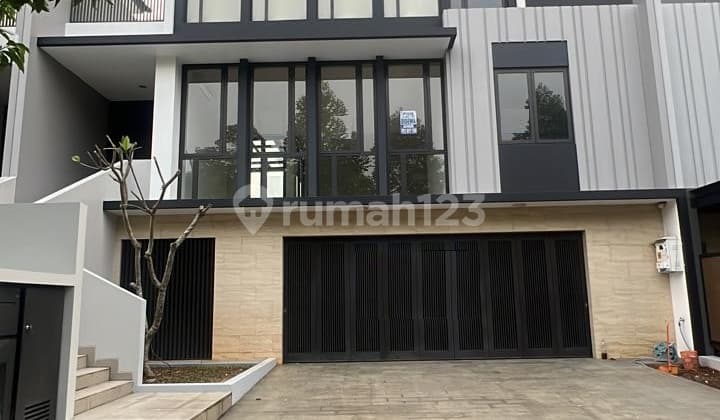 Rumah besar dan bagus 3lt semi furnish siap huni di Lakewood Navapark BSD harga nego