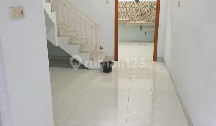 Dijual Rumah 3 Lantai Pasar Pagi Jalan Gang Kecil Termurah