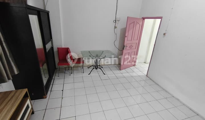 Sewa Rumah Jelambar 4X13 Ada 3 Kamar Tidur 3 Lantai 40 Juta/Tahun