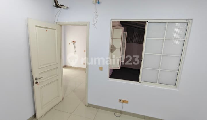 Sewa Rumah Green Lake City 8X15 West Europe Renovasi Cakep Murah