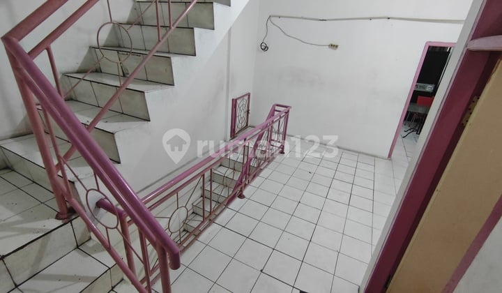 Sewa Rumah Jelambar Barat 4X12 dengan 3 Kamar Tidur 3 Lantai