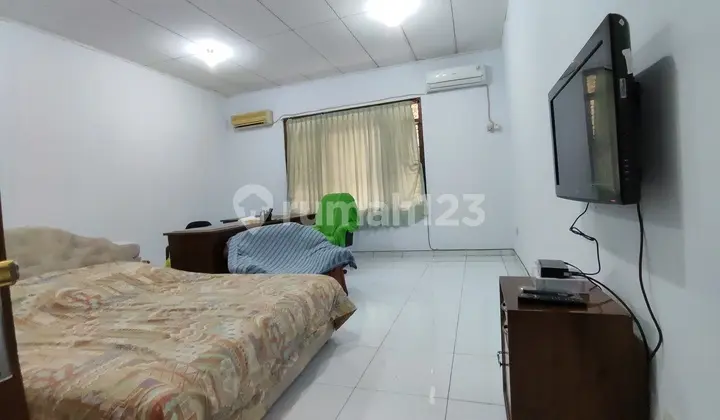 For Rent: Mangga Besar House, Suitable for Online Business, 175 Million/Year