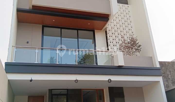 Rumah Mewah Dan Megah 3 Lantai With Pool Dan Rooftop Dlm Komplek Ampera Kemang
