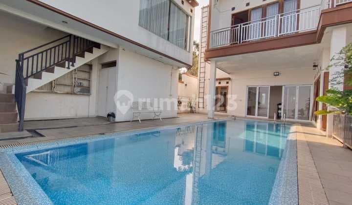 For Quick Sale: Villa House Suitable for Commercial Use in Cisarua, West Bandung
