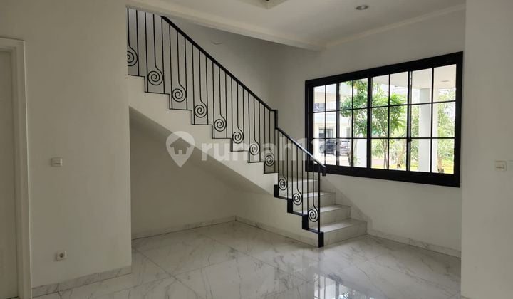 Rumah baru 3 lantai, bebas banjir, nyaman, dekat dg kuliner dan pusat perbelanjaan
