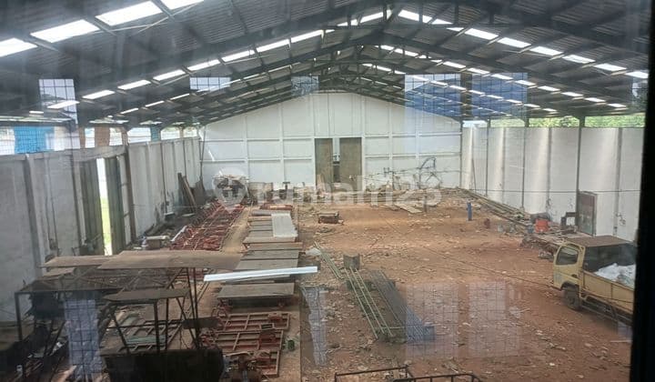 Sturdy, Flood-Free, Can Accommodate a 40-Foot Container, Adjacent to Alam Sutera, Near the Toll Road.