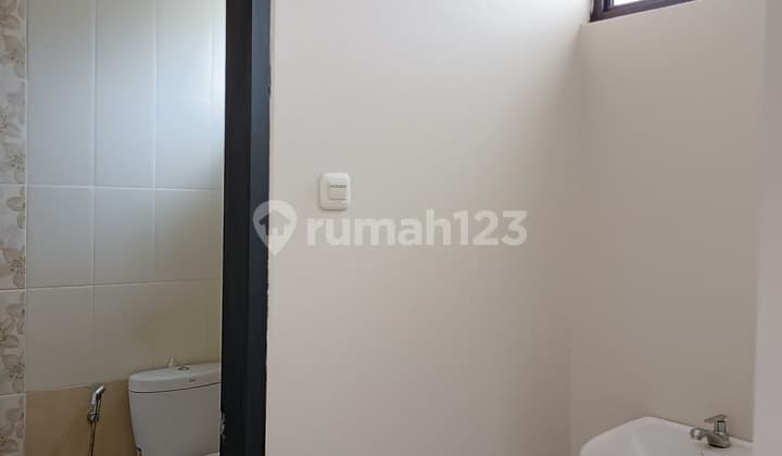 Bebas Banjir, Keamanan 24 Jam, Dekat Pintu Toll/ Pusat Perbelanjaan / Sport Centre/ Sekolahan