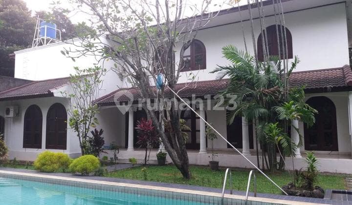 Rumah Kemang Timur 5 Kamar Tidur Semi Furnished