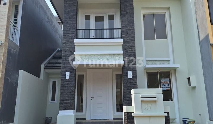 Rumah 2 Lantai cluster Feronia Living Word dan Tol Alam Sutera