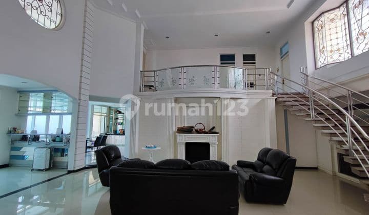 Rumah Mewah Semi Furnished SHM di Puri Anjasmoro , Semarang