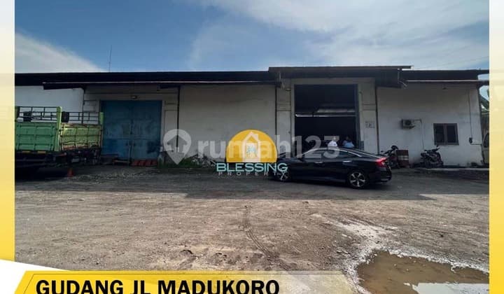 Warehouse for Rent, Spacious and Ready to Use on Jl. Madukoro