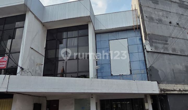 Renting a Nice and Ready-to-Use Shophouse in Pandanaran