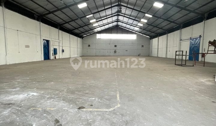 Driyorejo large warehouse for rent, ideal for distribution. Driyorejo large warehouse for rent, ideal for distribution.