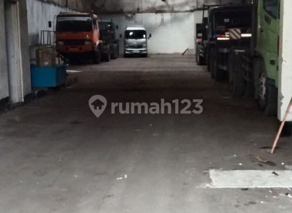 Gudang 3km dari pelabuhan tanjung perak